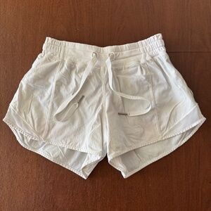 Lululemon Athletica Women's Hotty Hot White Shorts Lined w/Zip Pocket Size 4Tall